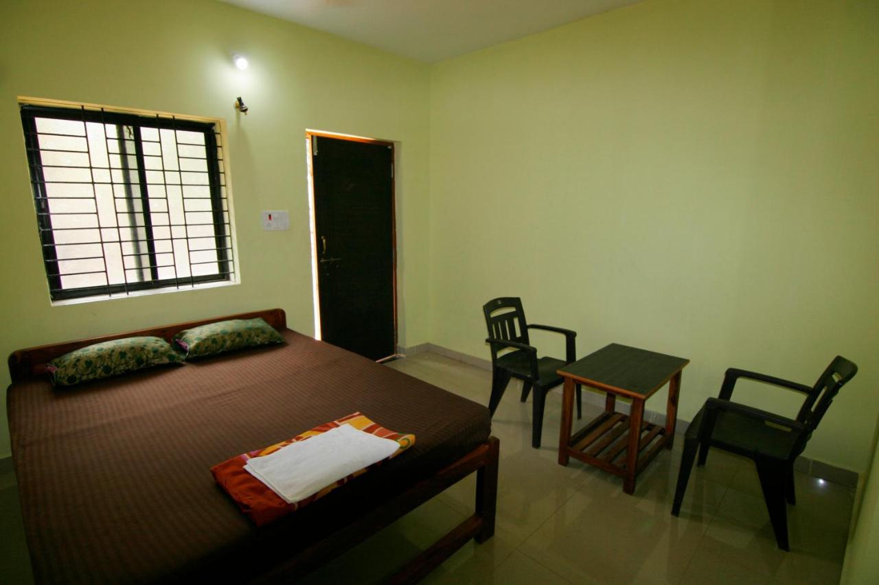 Rudra Holidays Guest House Арамбол Екстериор снимка